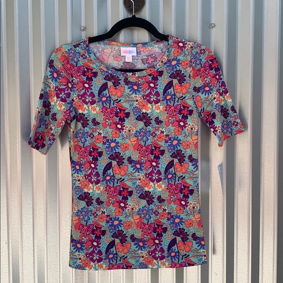 LuLaRoe Tops - NWT Lularoe GiGi Floral Print TopShirt XXS